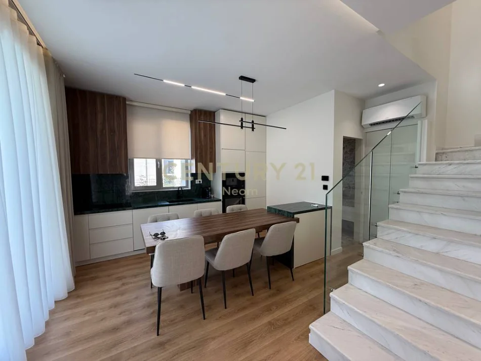 Tirane, jepet me qera Vile Vile 2 Katshe Kati 3, 185 m² 4.500 € (liqeni i thate)