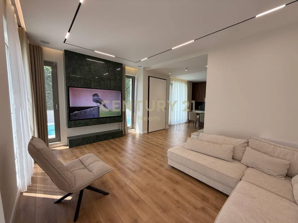 Tirane, jepet me qera Vile Vile 2 Katshe Kati 3, 185 m² 4.500 € (liqeni i thate)