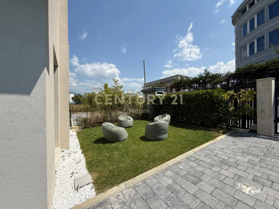 Tirane, jepet me qera Vile Vile 2 Katshe Kati 3, 185 m² 4.500 € (liqeni i thate)