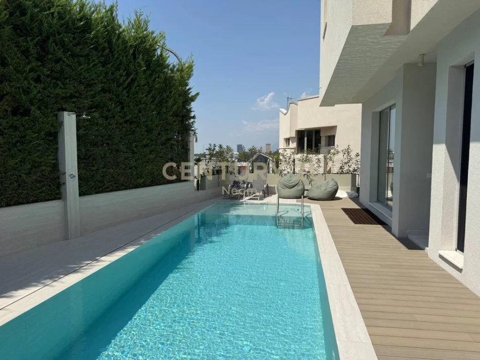 Tirane, jepet me qera Vile Vile 2 Katshe Kati 3, 185 m² 4.500 € (liqeni i thate)