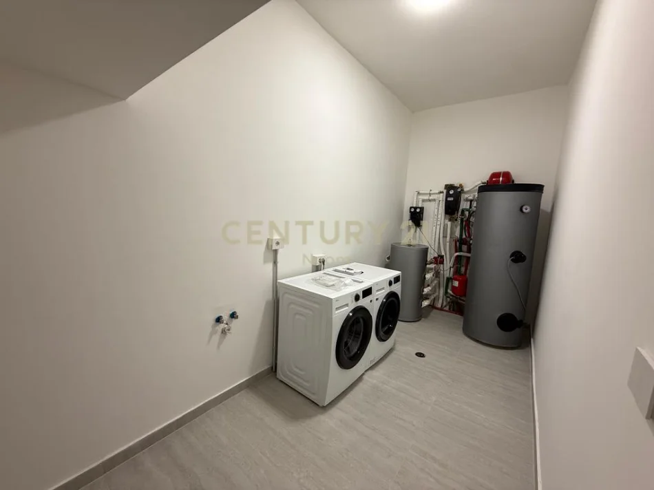 Tirane, jepet me qera Vile Vile 2 Katshe Kati 3, 185 m² 4.500 € (liqeni i thate)
