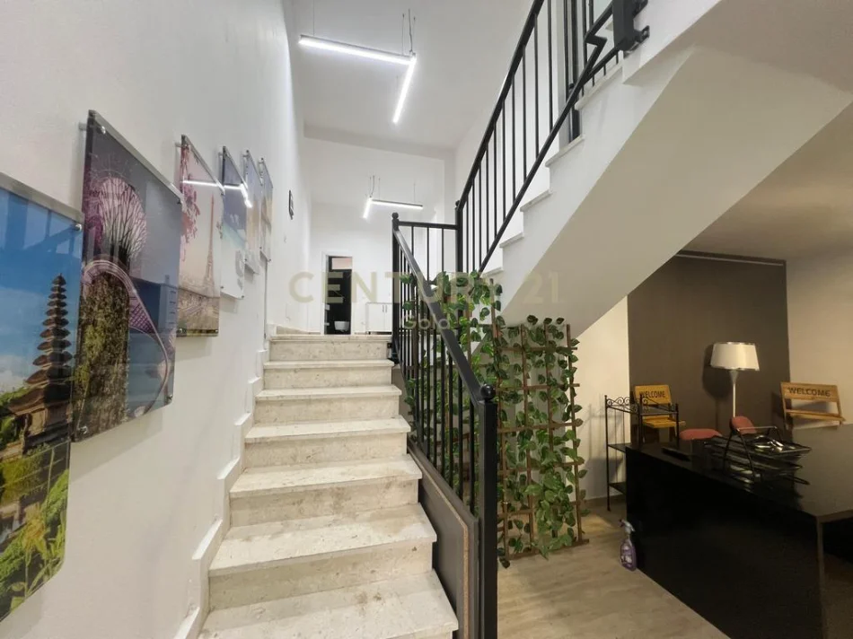 Tirane, jepet me qera zyre Kati 1, 90 m² 1.150 € 