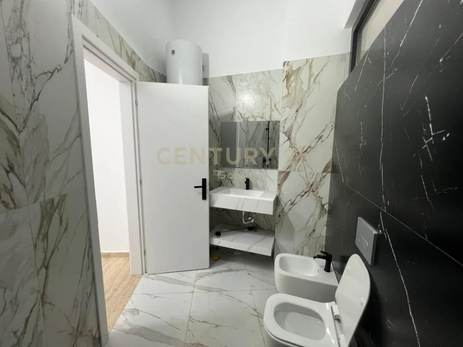 Tirane, jepet me qera zyre Kati 1, 90 m² 1.150 € 