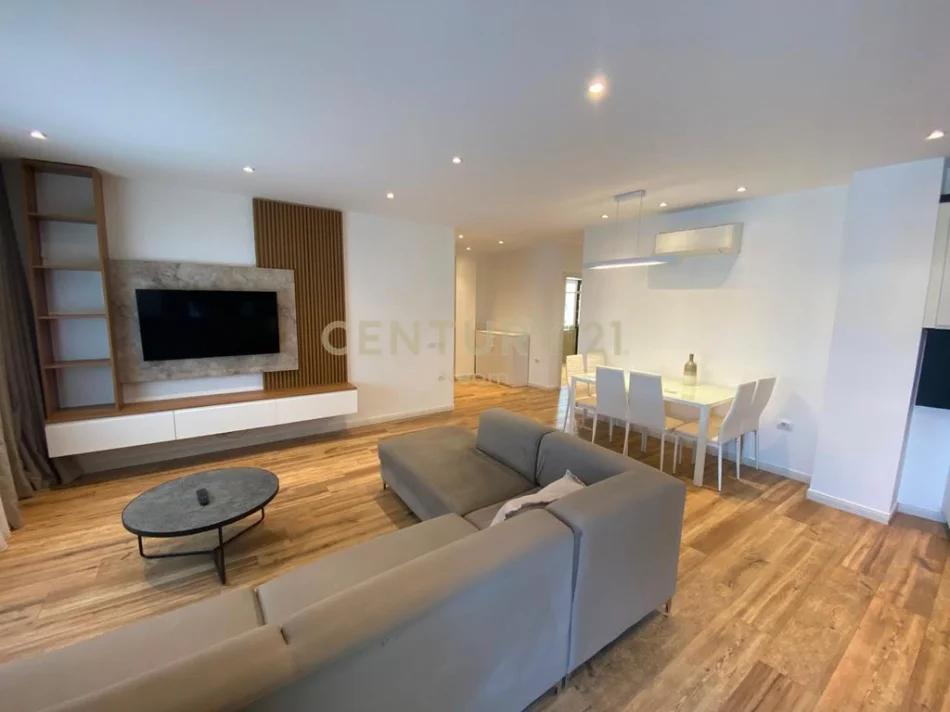 Tirane, jepet me qera apartament 2+1+Ballkon Kati 5, 110 m² 1.000 € (liqeni i thate)