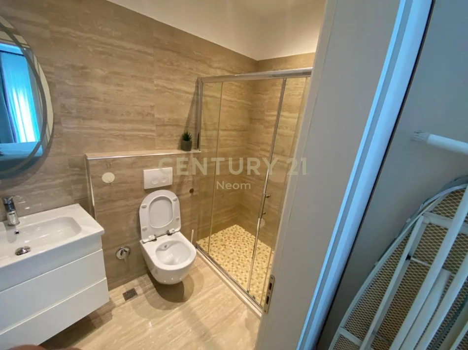 Tirane, jepet me qera apartament 2+1+Ballkon Kati 5, 110 m² 1.000 € (liqeni i thate)