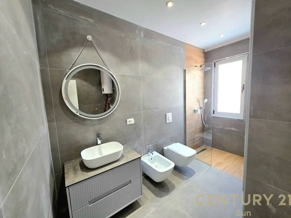 Tirane, shitet apartament 1+1 Kati 5, 68 m² 185.000 € (Komuna e Parisit)