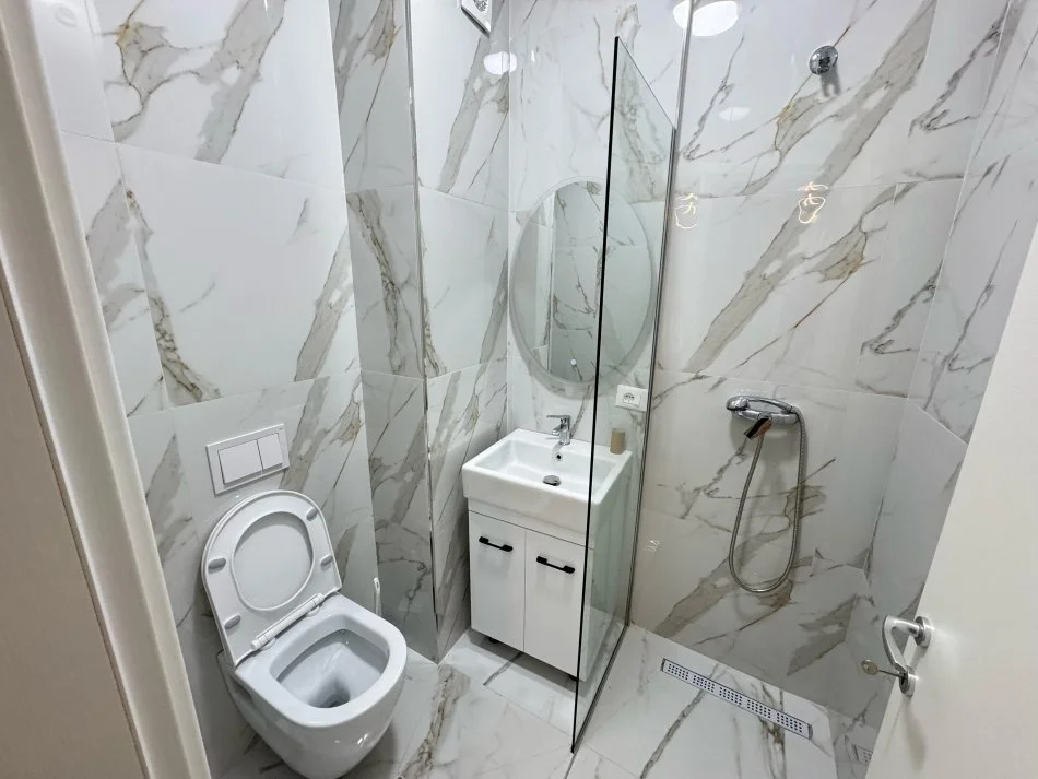 Tirane, jepet me qera apartament 2+1 Kati 4, 110 m² 800 € (Trio towers residence)