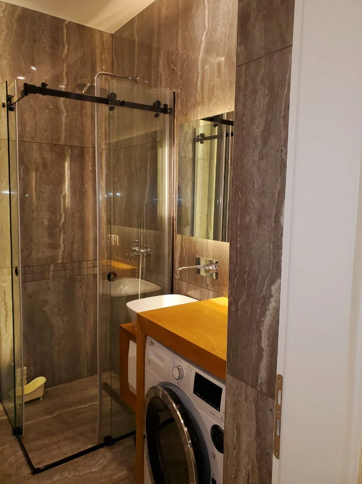 Tirane, jepet me qera apartament 2+1+Ballkon , 123 m² 1.800 € (Park Gate, Rruga e Elbasanit)