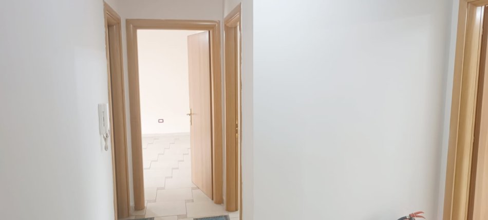 Tirane, jepet me qera apartament 3+1+Ballkon Kati 4, 132 m² 900 € 