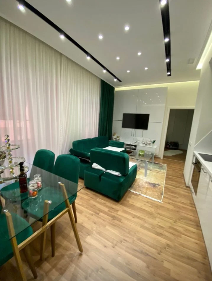 Tirane, jepet me qera apartament 2+1+Ballkon Kati 1, 80 m² 500 € (Rruga Pasho Hysa)