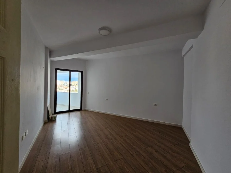 Shqiperi, jepet me qera apartament 2+1+Ballkon Kati 2, 113 m² 400 € (BUZE UNAZE)