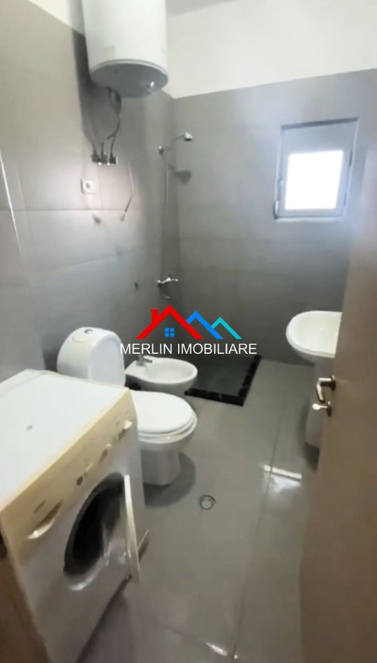 Tirane, jepet me qera apartament 1+1 , 56 m² 500 € (Rruga Peti, Liqeni i Thate)