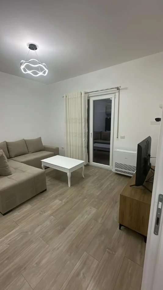 Tirane, jepet me qera apartament 1+1 Kati 5, 60 m² 530 € (Bar oslo brryli)