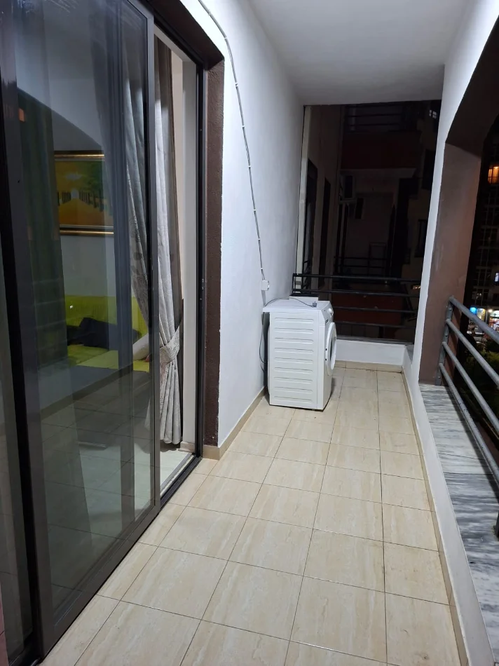 Tirane, jepet me qera apartament 2+1 Kati 4, 450 € (Bulevardi Migjeni, ngjitur me grand galery)