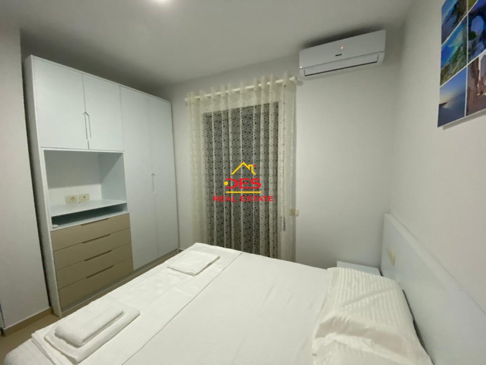Vlore, jepet me qera apartament 1+1+Ballkon Kati 5, 107 m² 600 € (Rruga Aleksandër Moisiu)