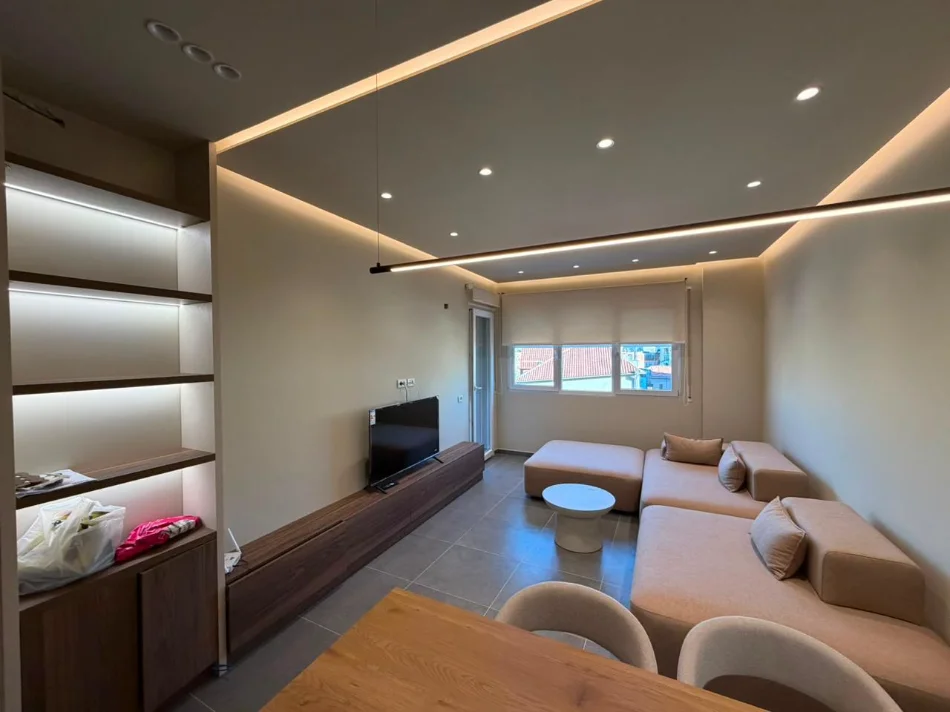 Tirane, jepet me qera apartament 2+1 , 1.300 € 
