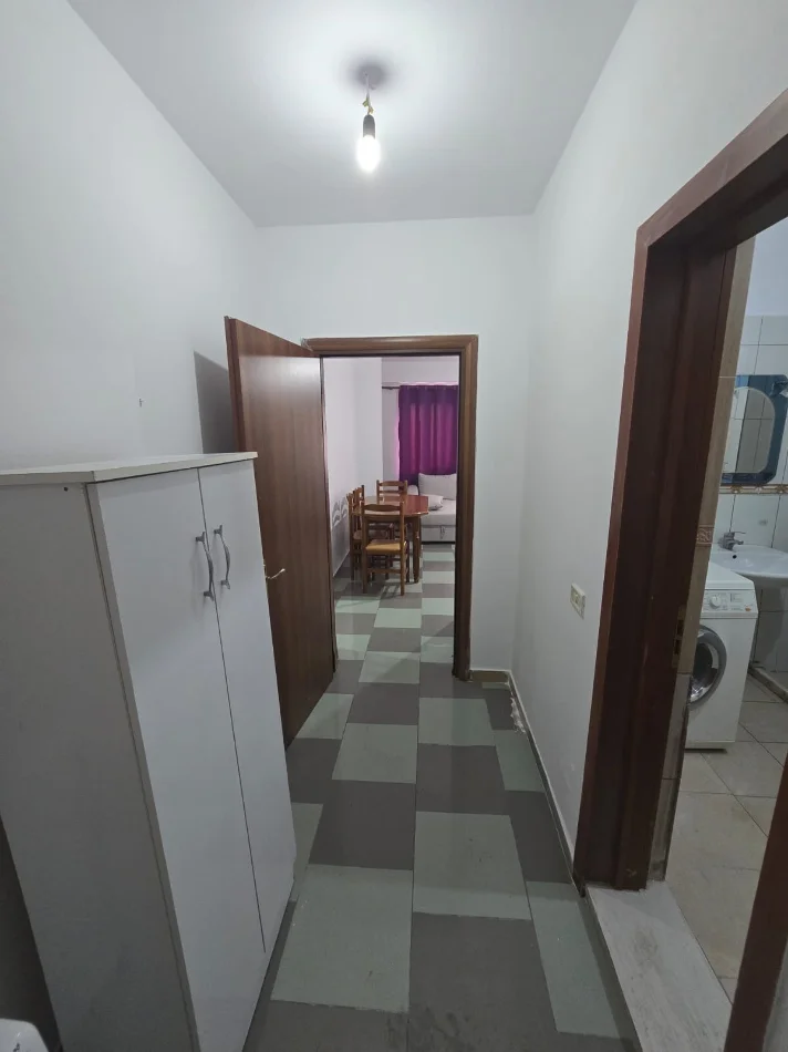 Tirane, jepet me qera apartament 1+1 Kati 2, 65 m² 450 € (Rruga e Elbasanit perballe Luarasit)