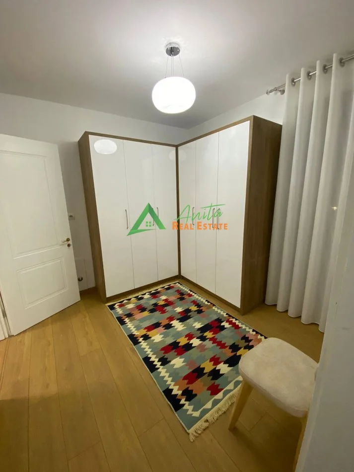 Tirane, jepet me qera apartament 1+1+Ballkon Kati 3, 70 m² 600 € (Rruga Mine Peza)