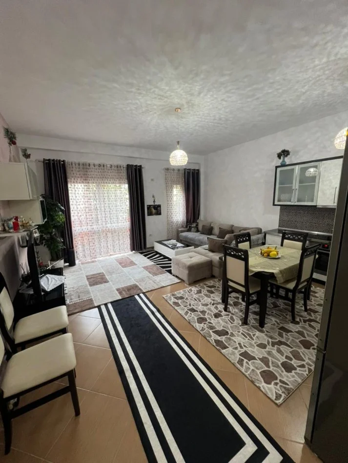 Tirane, jepet me qera apartament 3+1+Ballkon Kati 1, 100 m² 800 € (KOdra e Diellit)