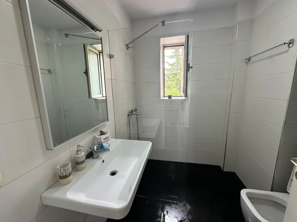 Tirane, jepet me qera apartament 1+1+Aneks Kati 2, 60 m² 620 € 