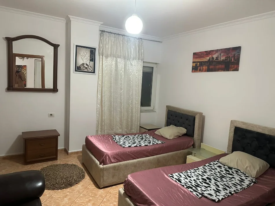 Tirane, jepet me qera apartament 2+1 Kati 3, 100 m² 700 € (Don Bosko prane Karburant Gazheli)