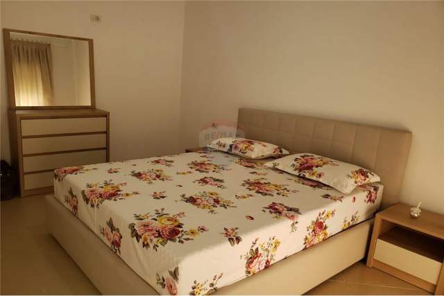 Tirane, jepet me qera apartament 3+1 Kati 2, 115 m² 450 Euro (Don Bosko)