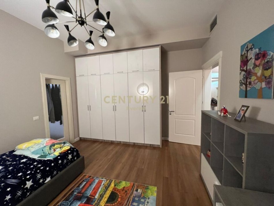 Tirane, jepet me qera apartament 4+1 Kati 0, 200 m² 1.500 € (SECRET GARDEN)
