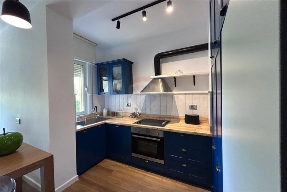 Tirane, jepet me qera apartament 2+1 Kati 2, 100 m² 1.000 € (Liqeni i Thate)