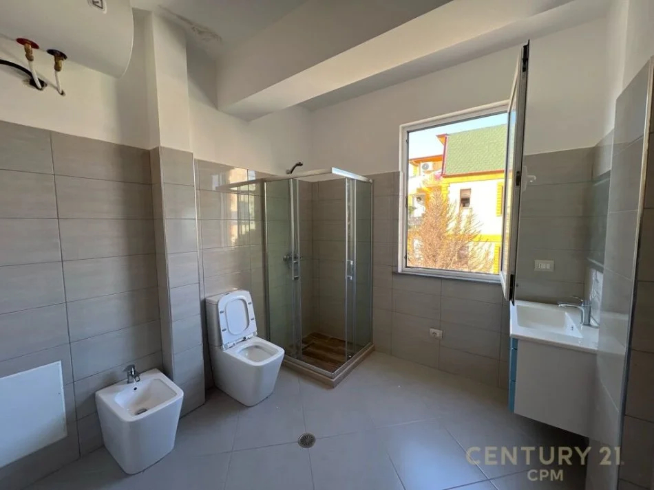 Tirane, jepet me qera apartament 2+1 Kati 3, 140 m² 500 € (vilat gjermane)