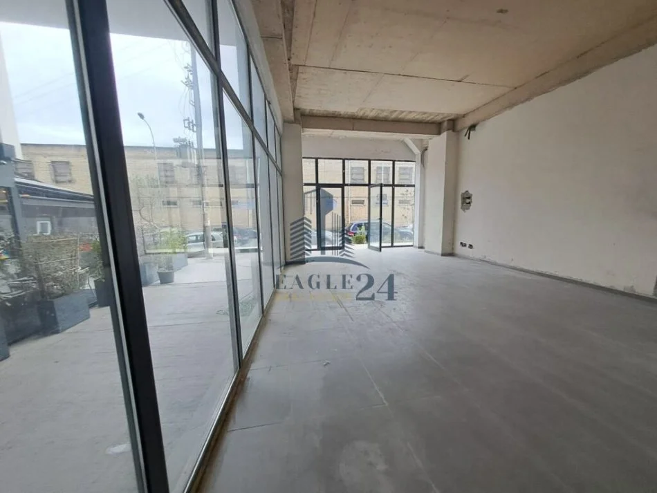 Tirane, shitet dyqan , 56 m² 152.000 € (MISTO MAME)