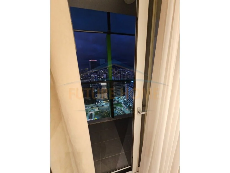 Tirane, jepet me qera apartament 2+1+Aneks+Ballkon Kati 19, 100 m² 1.500 € (ambasador 3, air albania)