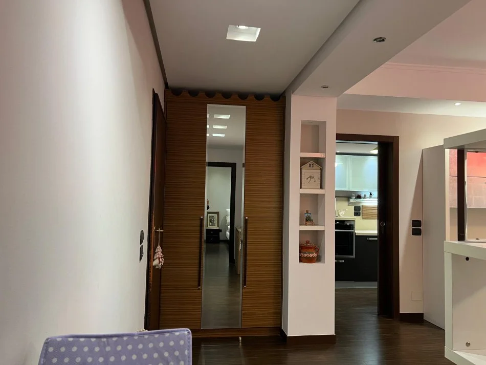 Tirane, jepet me qera apartament 2+1+Aneks+Ballkon Kati 9, 107 m² 900 € (Kompleksi Panorama)