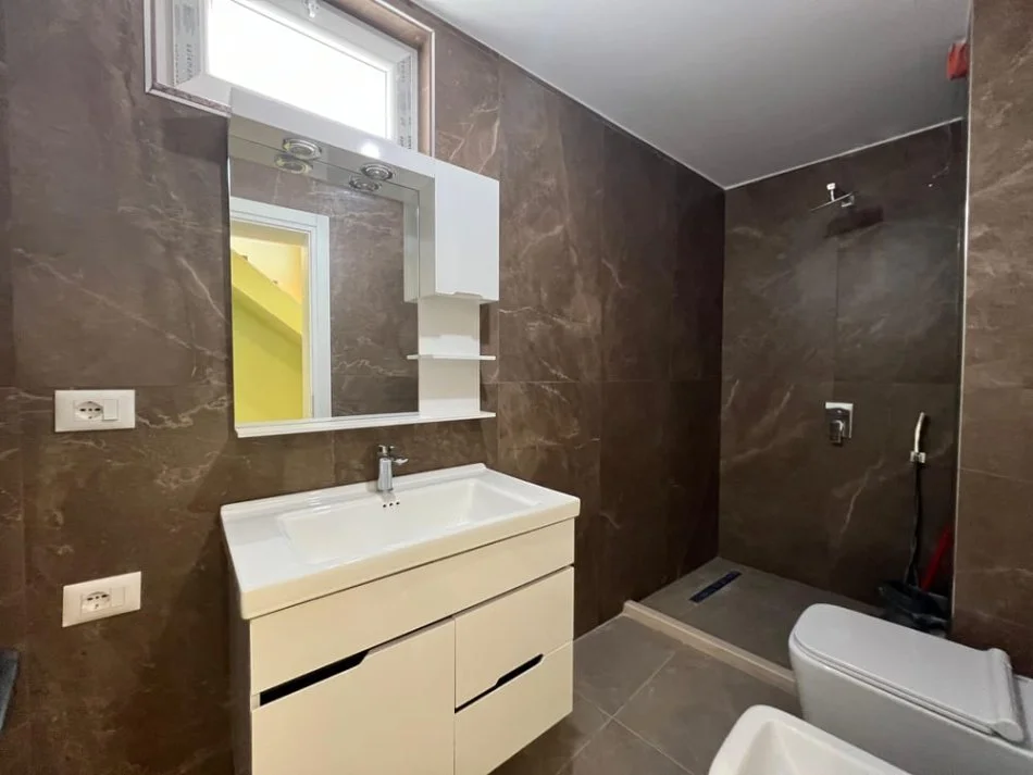 Tirane, shitet apartament duplex 3+1+Aneks+Ballkon Kati 4, 150 m² 190.000 € (Rruga Sotir Caci Fresk)