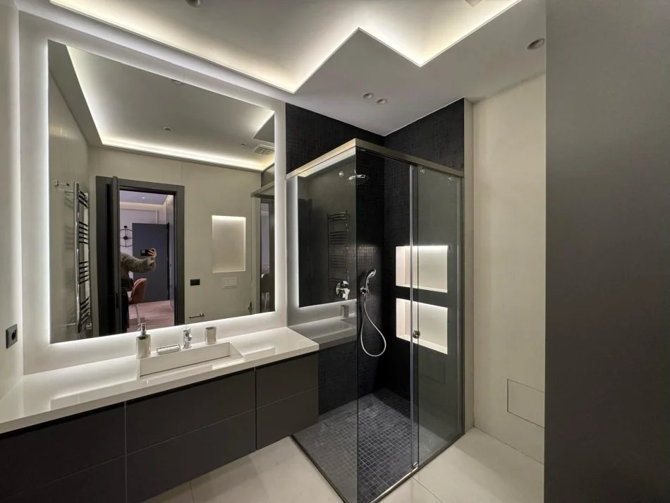 Tirane, jepet me qera apartament 1+1+Aneks+Ballkon Kati 3, 78 m² 1.000 € (Kompleksi Delijorgji)