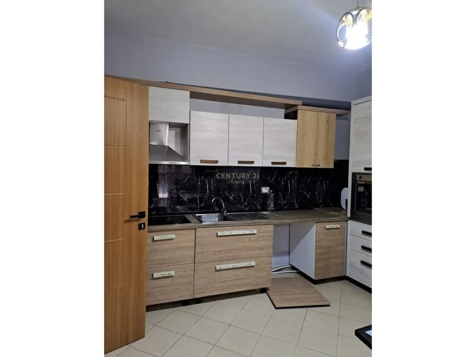 Tirane, jepet me qera apartament 2+1 Kati 3, 450 m² 450 € (Fresk)