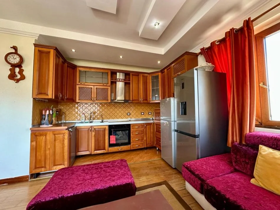 Tirane, jepet me qera apartament 2+1+Ballkon Kati 6, 94 m² 600 € (Vasil Shanto)