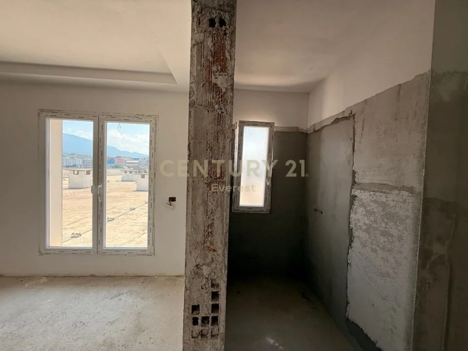 Tirane, shes apartament 2+1 Kati 8, 397 m² 258.000 € (ali dem)
