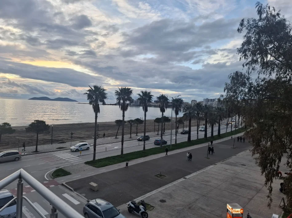 Vlore, jepet me qera apartament 2+1 Kati 3, 120 m² 500 € (Lungomare, Vlorë)