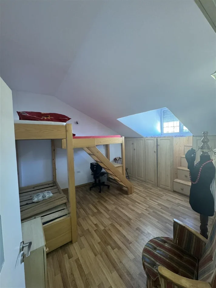 Tirane, jepet me qera apartament 2+1+Ballkon Kati 7, 114 m² 800 € (STACIONI I TRENIT)