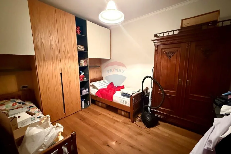 Apartament 2+1 totalisht i mobiluar ne zemer te Bllokut! (550'000 Euro)