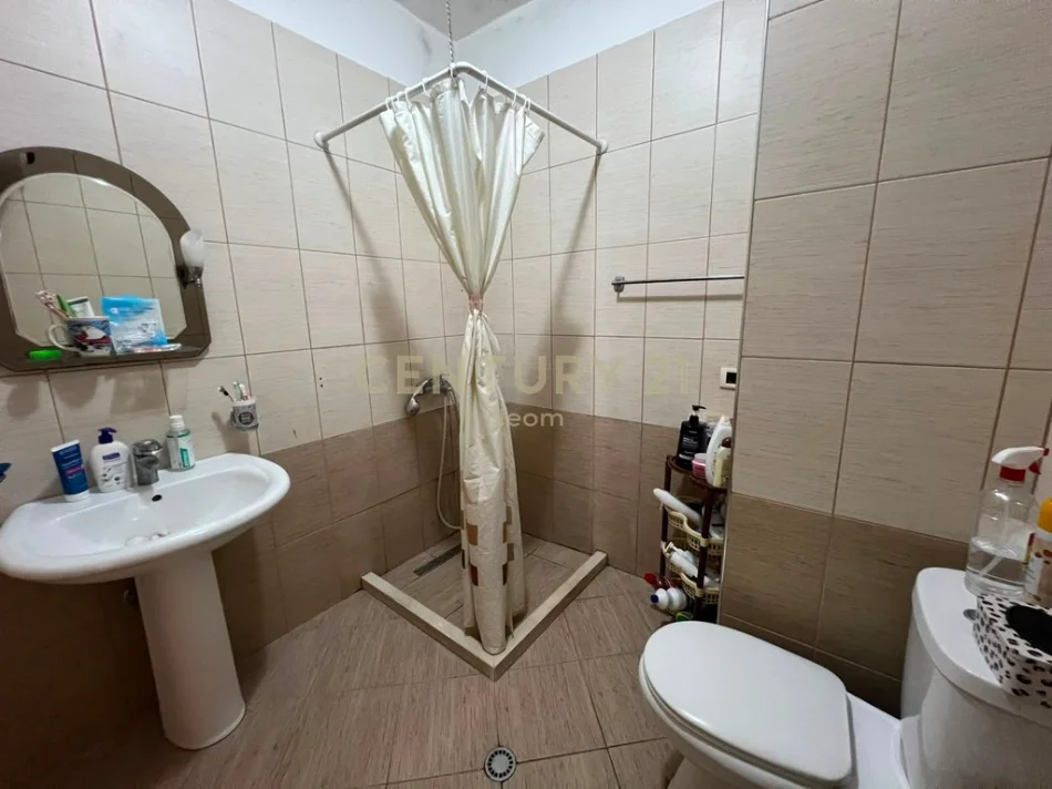 Tirane, jepet me qera apartament 2+1 Kati 5, 102 m² 160.000 € (astir)