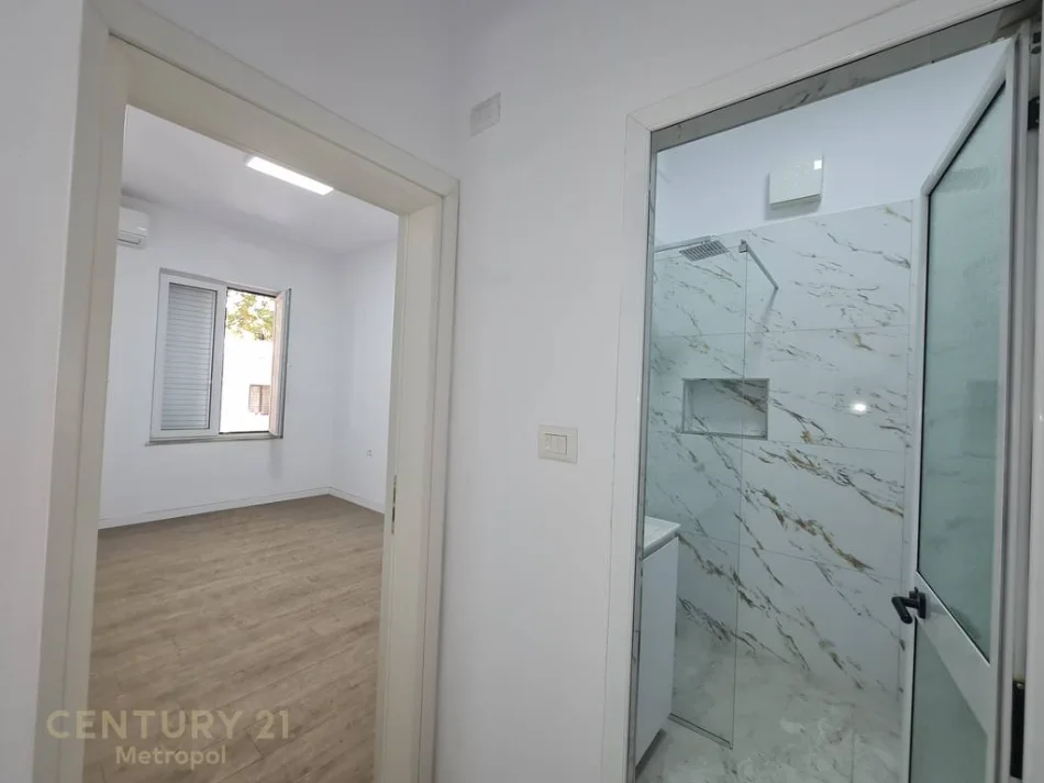 Tirane, jepet me qera zyre Kati 3, 100 m² 1.000 € (Shallvare)
