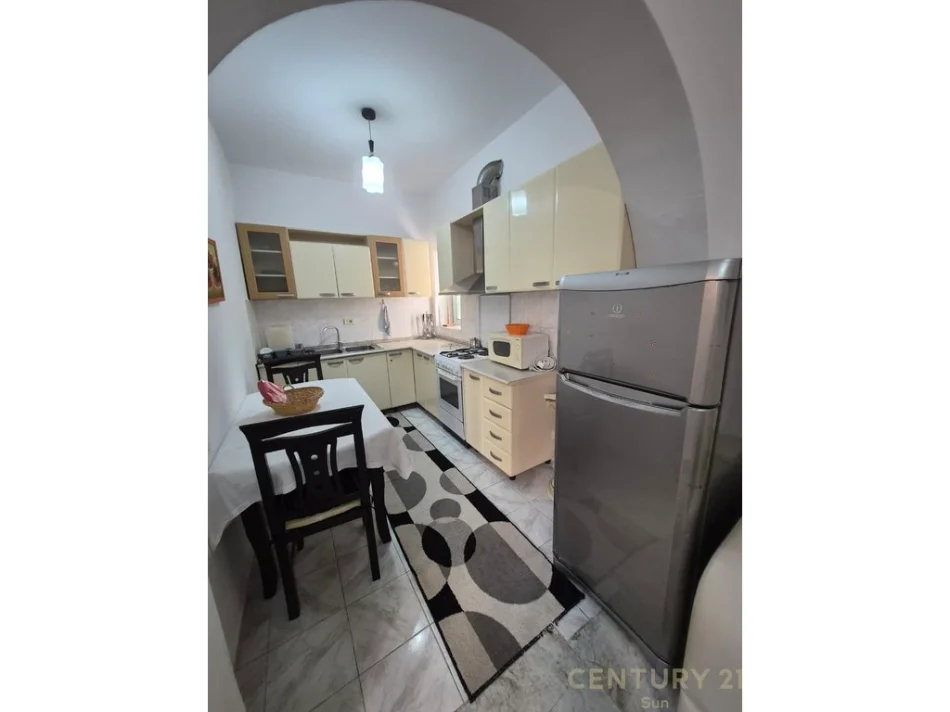 Tirane, jepet me qera apartament 1+1 Kati 1, 64 m² 400 €