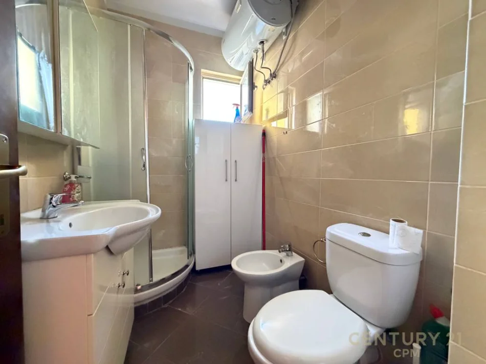 Tirane, jepet me qera apartament 2+1 Kati 5, 85 m² 685.031.764 € 