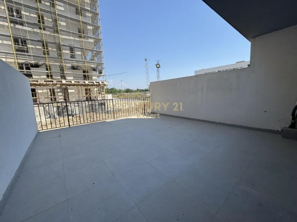 Tirane, shitet apartament 2+1 Kati 0, 188 m² 160.000 € (Univers city)