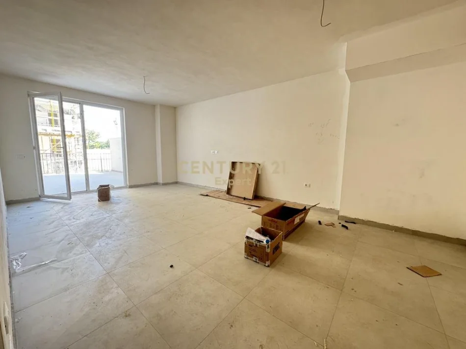 Tirane, shitet apartament 2+1 Kati 0, 188 m² 160.000 € (Univers city)