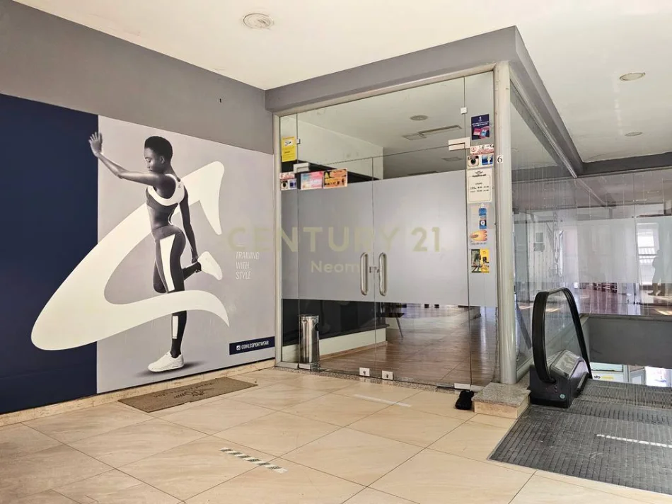 Tirane, jepet me qera ambjent biznesi Kati 1, 500 m² 6.000 € (Rr.Teodor Koka)