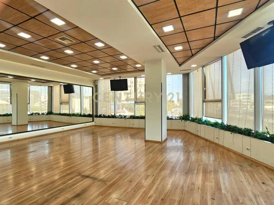 Tirane, shitet ambjent biznesi Kati 1, 500 m² 1.500.000 € (Rr.Teodor Koka)