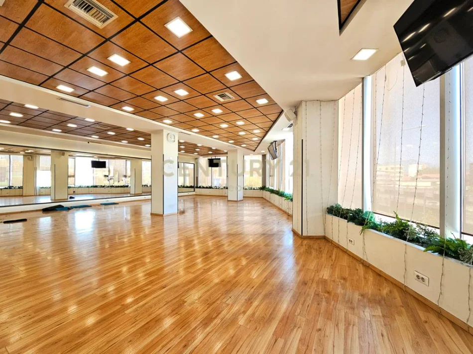 Tirane, jepet me qera ambjent biznesi Kati 1, 500 m² 6.000 € (Rr.Teodor Koka)
