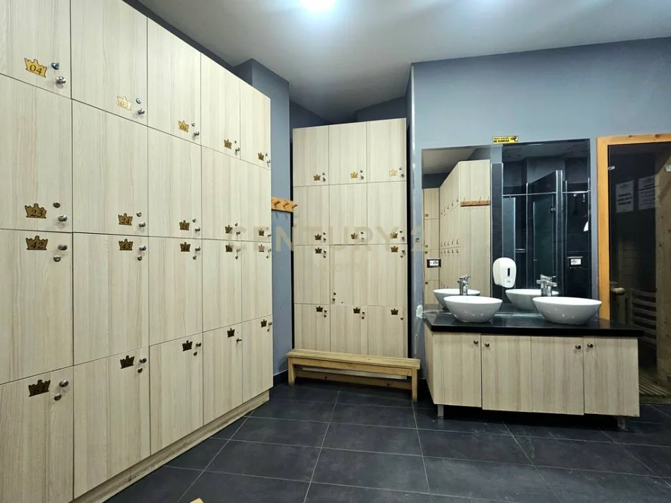 Tirane, shitet ambjent biznesi Kati 1, 500 m² 1.500.000 € (Rr.Teodor Koka)